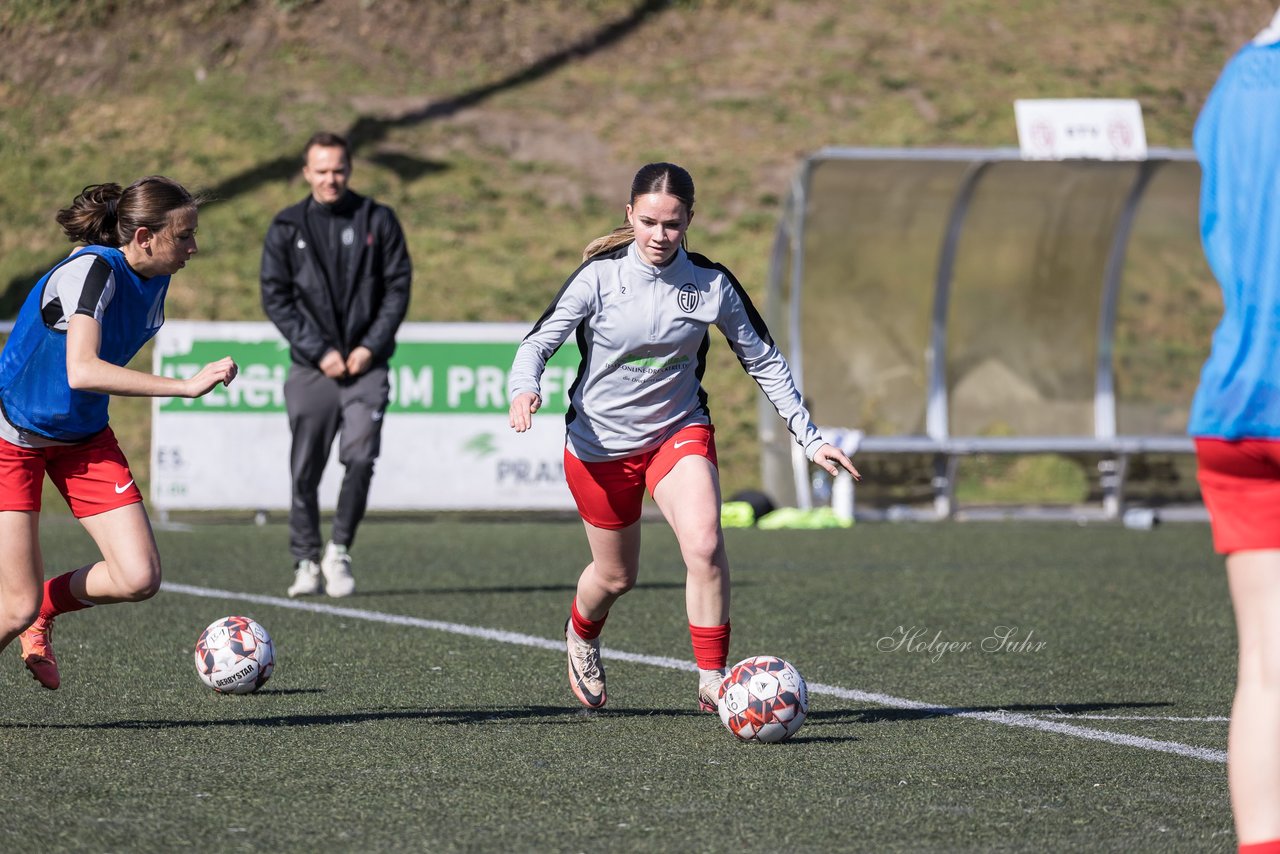 Bild 166 - wBJ Eimsbuettler TV - VfL Wolfsburg : Ergebnis: 1:3